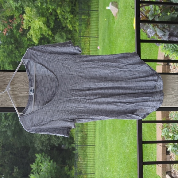NWOT Old Navy T-shirt women's size medium - Picture 1 of 4